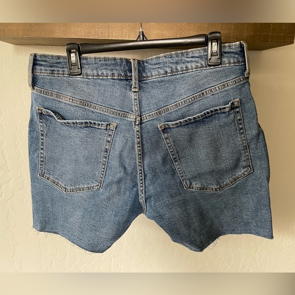 Old Navy| O.G. Straight High Rise Jean Shorts, Size 14•••Light Distress, NWT - Picture 4 of 9